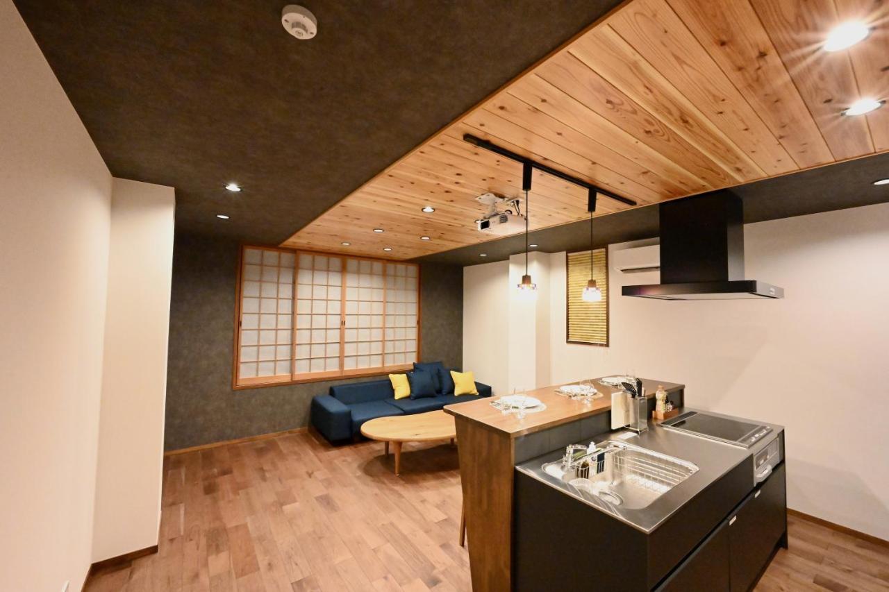 Manabi-Stay Takayama Sakura 提携駐車場利用可 古い町並みまで徒歩1分 最大9名宿泊可能な一等地で人工温泉を楽しむ Экстерьер фото