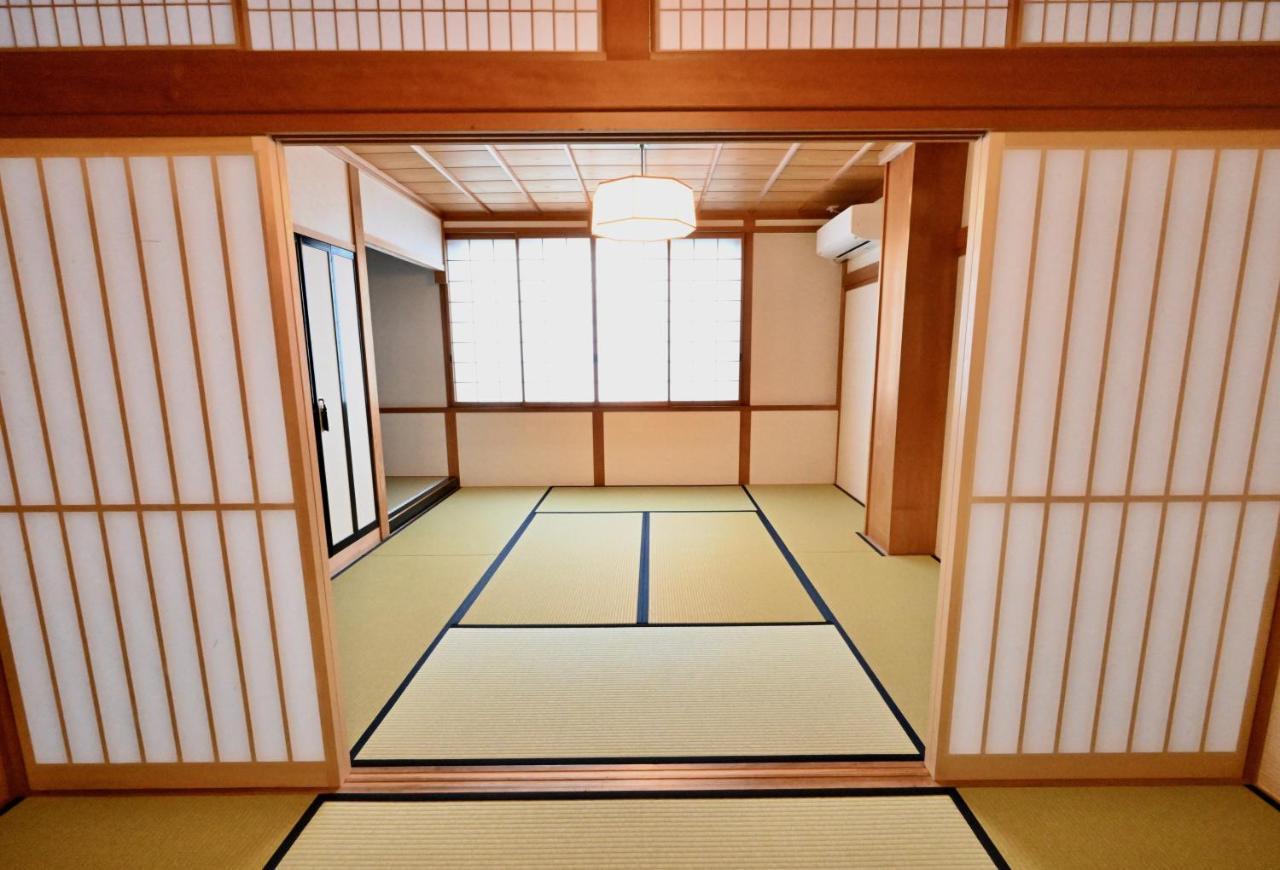 Manabi-Stay Takayama Sakura 提携駐車場利用可 古い町並みまで徒歩1分 最大9名宿泊可能な一等地で人工温泉を楽しむ Экстерьер фото