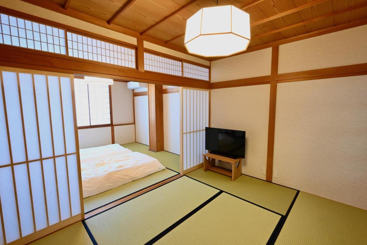 Manabi-Stay Takayama Sakura 提携駐車場利用可 古い町並みまで徒歩1分 最大9名宿泊可能な一等地で人工温泉を楽しむ Экстерьер фото
